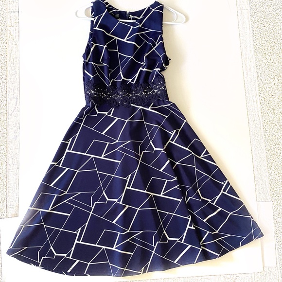 HOMEYEE Dresses & Skirts - Sleeveless Geometric Cocktail Dress Size Small